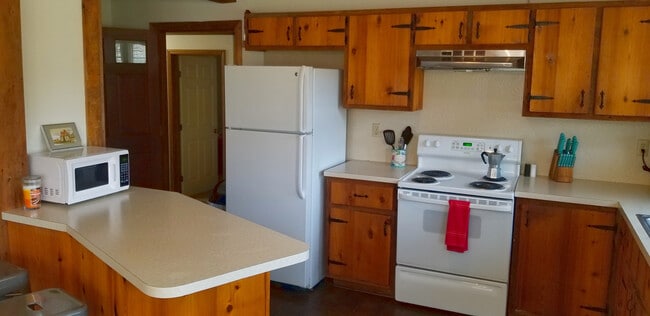 Full Kitchen - 524 Webbs Mill Rd