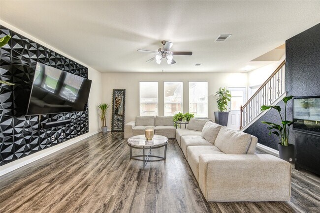 Building Photo - 3330 Madison Elm St