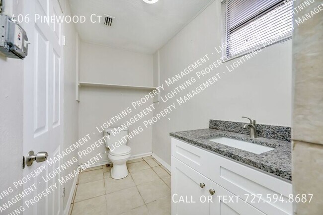 Building Photo - 406 Pinewood Ct