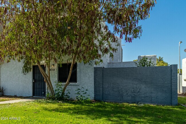 Building Photo - 4718 W Orangewood Ave