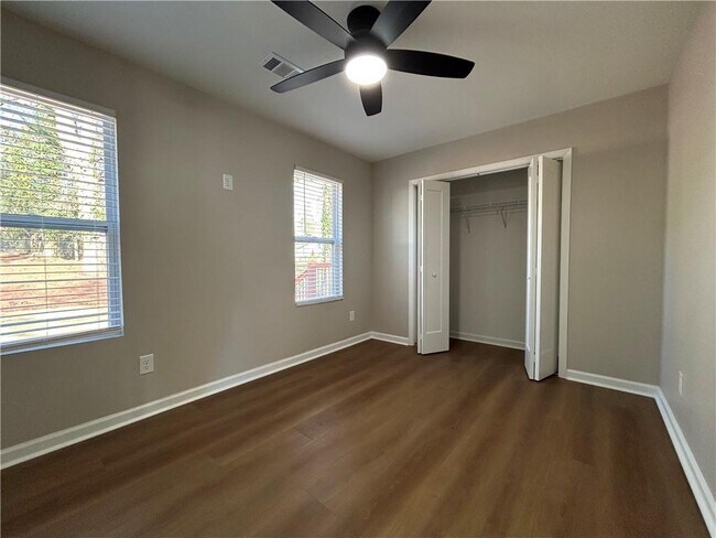 Building Photo - 1226 Beechview Dr SE