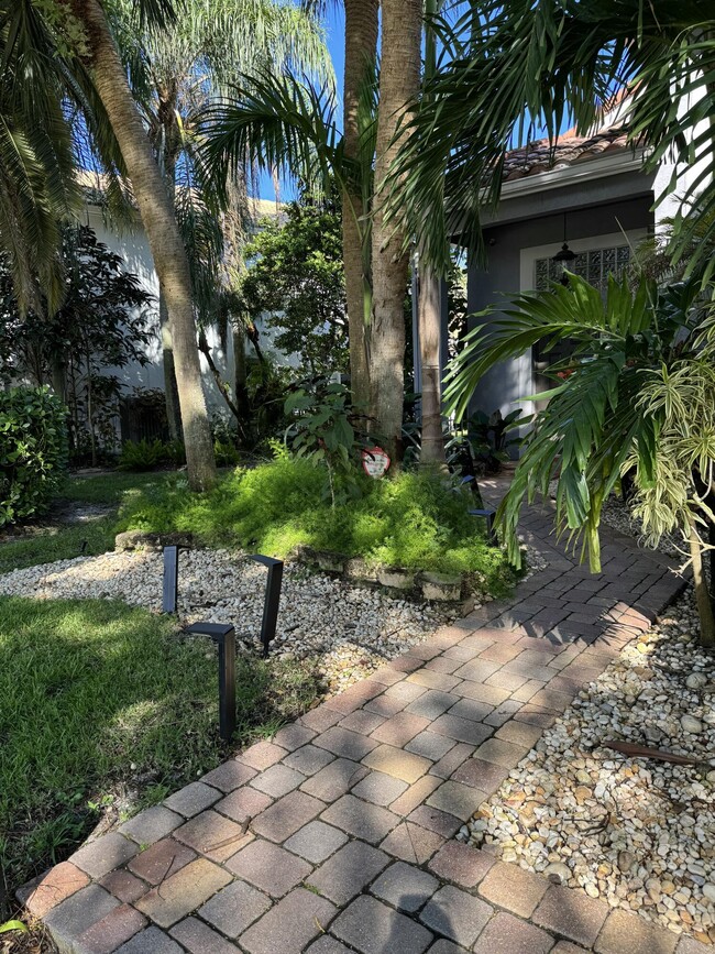 Building Photo - 10366 Buena Ventura Dr