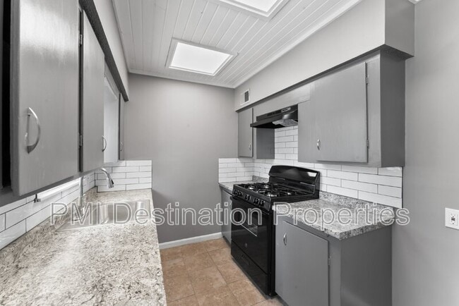 Building Photo - 1101 S 50th Terrace