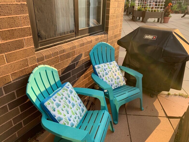 Private patio - 26 10th St W