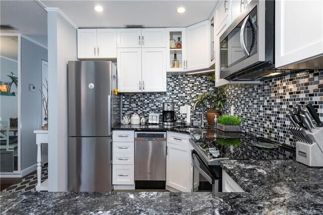 Building Photo - 2600 SE Ocean Blvd