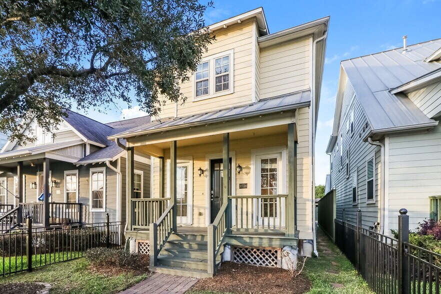 Building Photo - 8724 Kempwood Dr