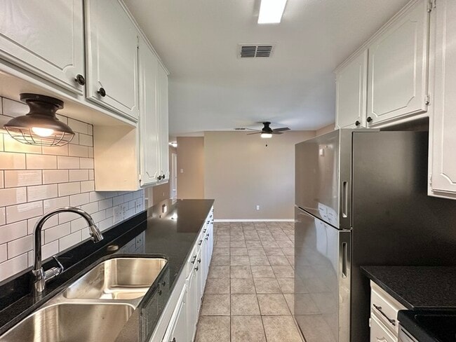 Building Photo - Available Now! Newly Updated 3/2 in Flint!