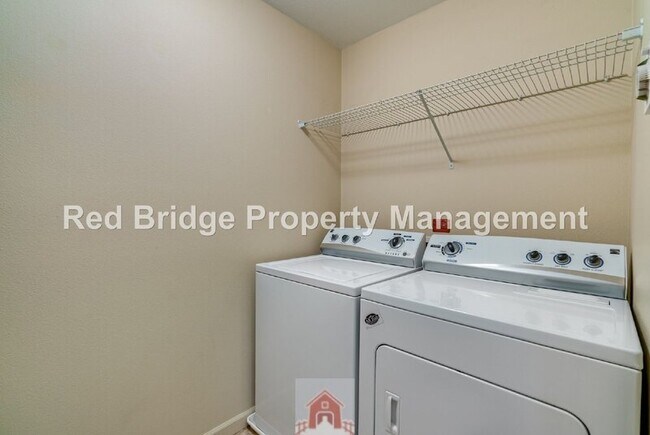 Building Photo - 10834 NE Holly St