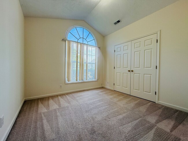 Building Photo - 104 Liberty Ct