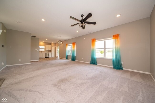 Building Photo - 7062 English Oak Dr