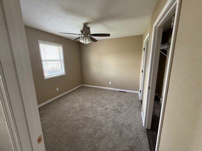 Building Photo - 115 W Ash St