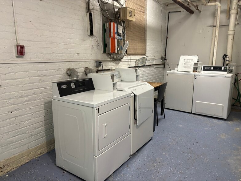 Building Photo - 9 Bentley Ave