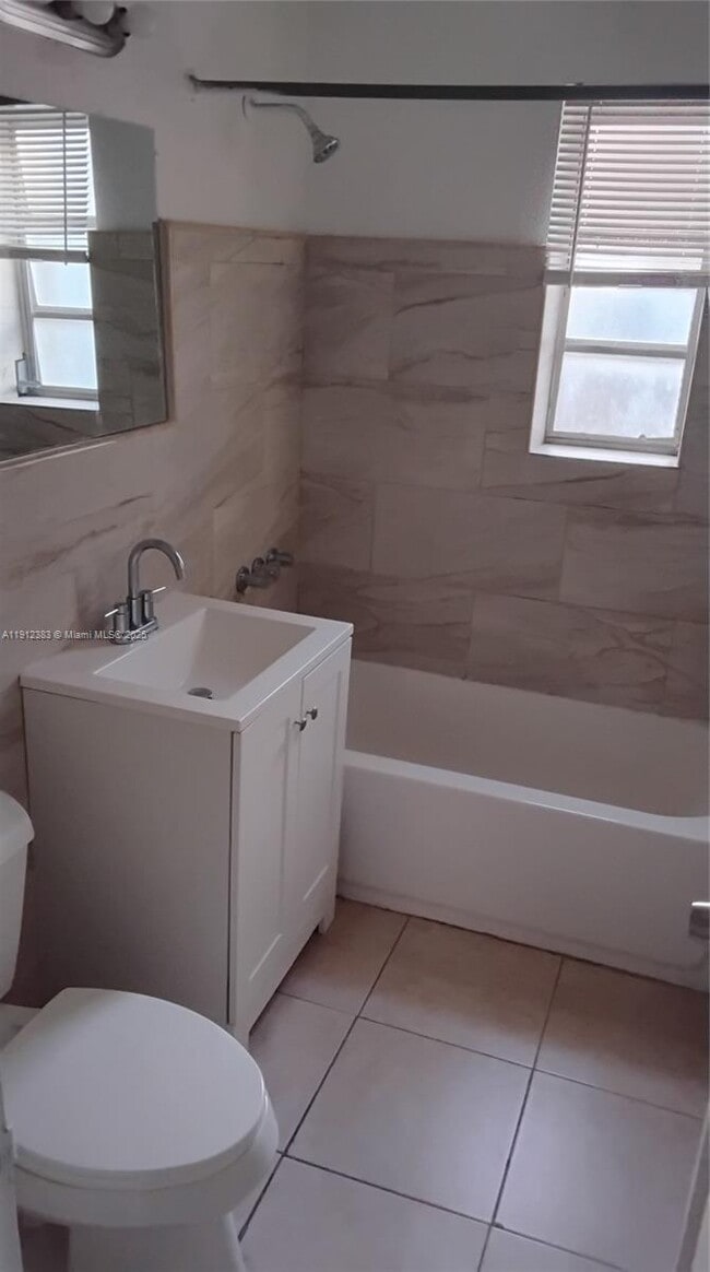 Building Photo - 1914 Adams St