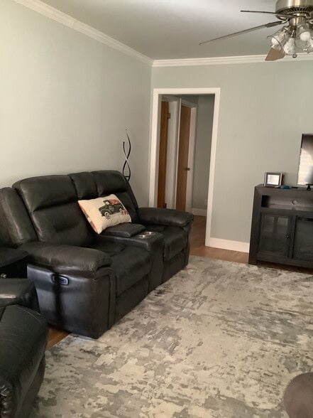 Building Photo - 1006 25th St W