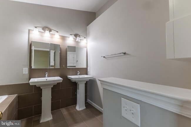 Building Photo - 20283 Glenrobin Terrace