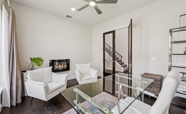 Building Photo - 5008 Statesman Ln