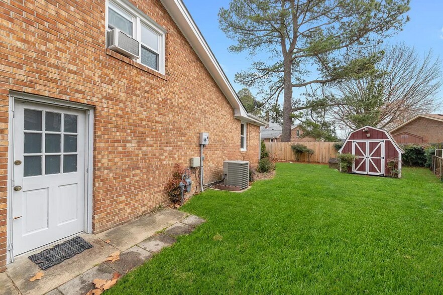 Building Photo - 1132 Cresthaven Ln