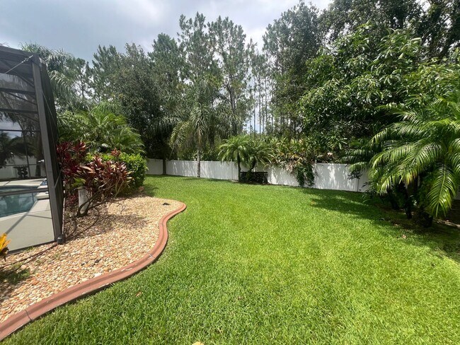 Building Photo - Beautiful 3 bedroom 2 bathroom pool home