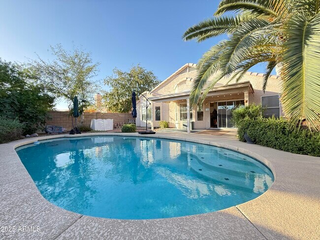 Building Photo - 5057 E Delta Ave