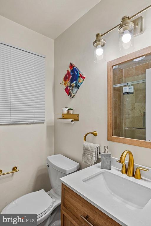 Building Photo - 903 Montrose Ave