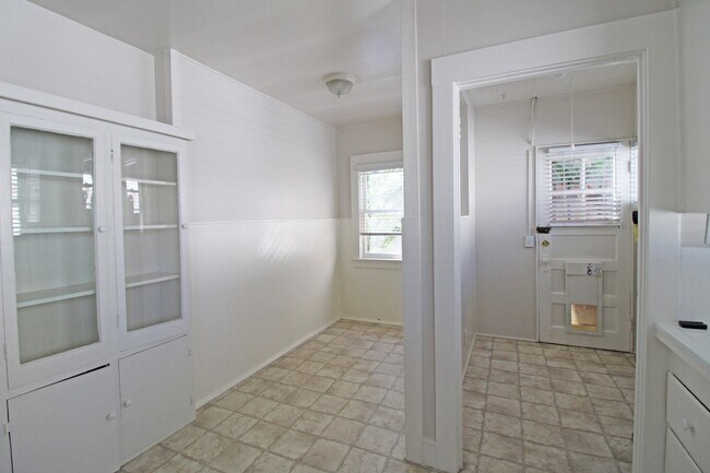 Building Photo - 1018 7th St