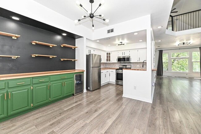 Building Photo - Reservoir Condo