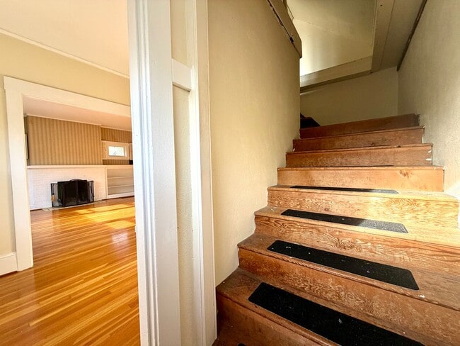 Building Photo - 0130-01