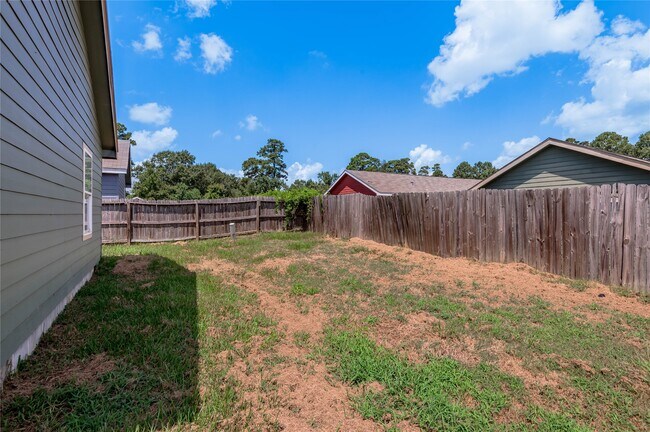 Building Photo - 145 Varsity Drive