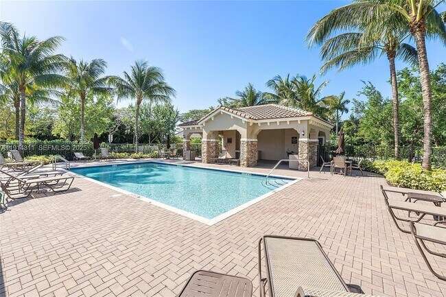 Building Photo - 10450 Wellington Parc Dr