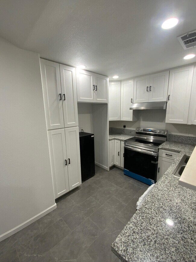 Building Photo - 1729 Bullard Ave.