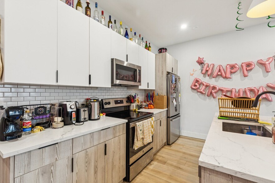 Building Photo - 3849 Lancaster Ave