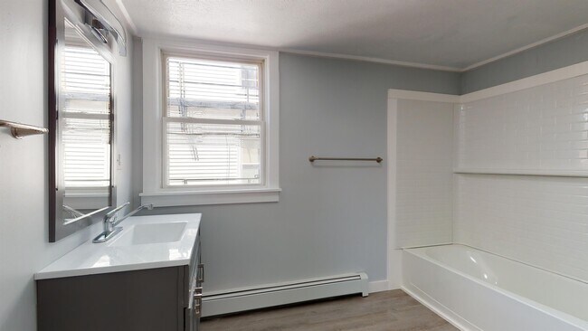 Building Photo - 7 Island Ave