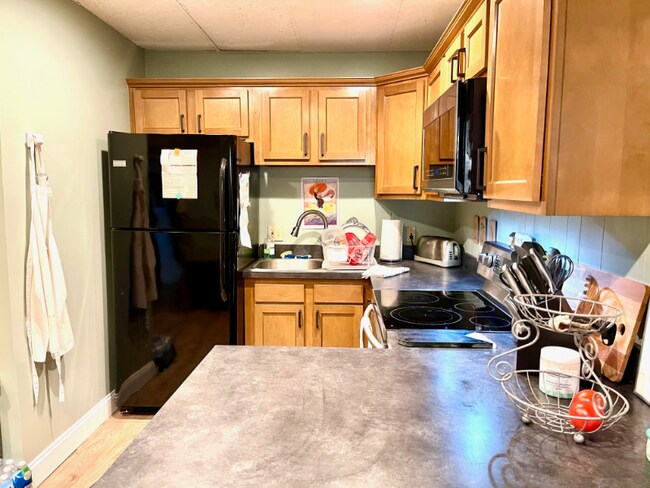 Building Photo - 211 Main St