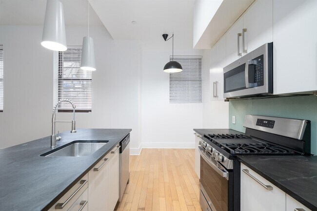 Building Photo - 4 Beacon Way