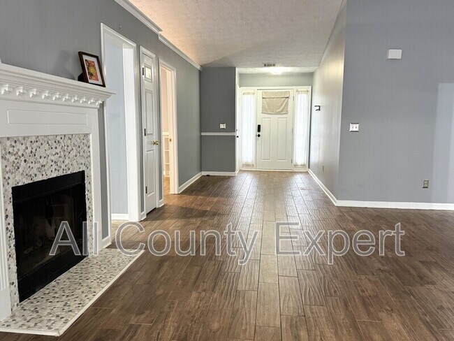 Building Photo - 915 Prestonwood Dr