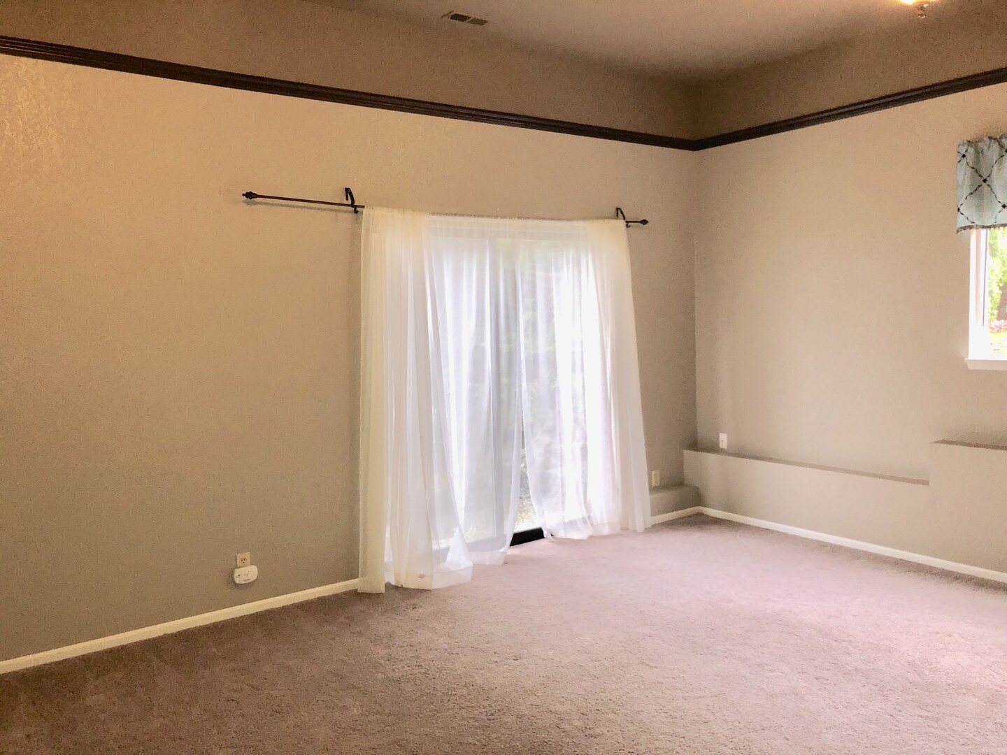 Building Photo - Lynnwood Home (Reduced rent until May 30th)