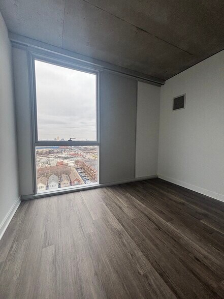 Building Photo - 1160 N Larrabee St