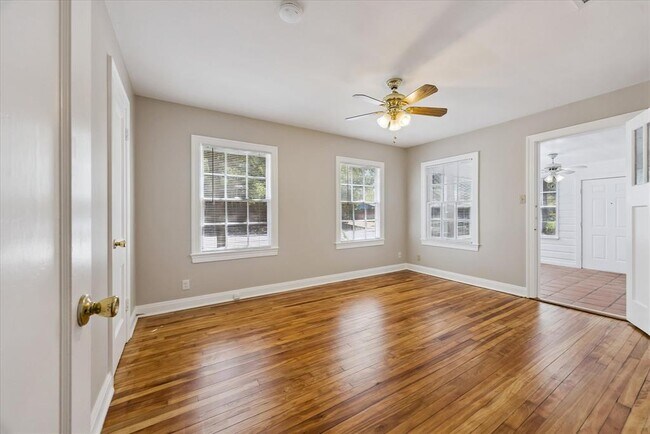 Building Photo - 1205 W 40th St