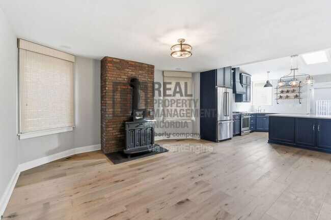 Building Photo - 1208 Woodland St