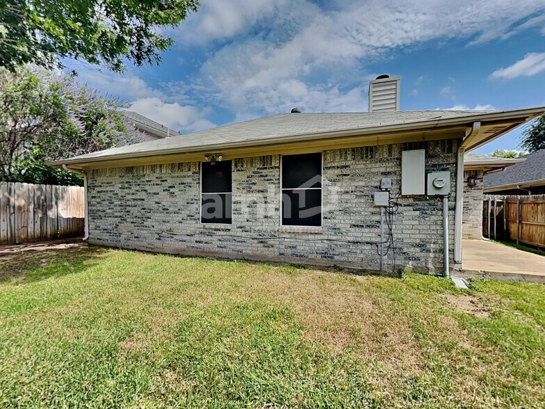 Building Photo - 8432 Odell St