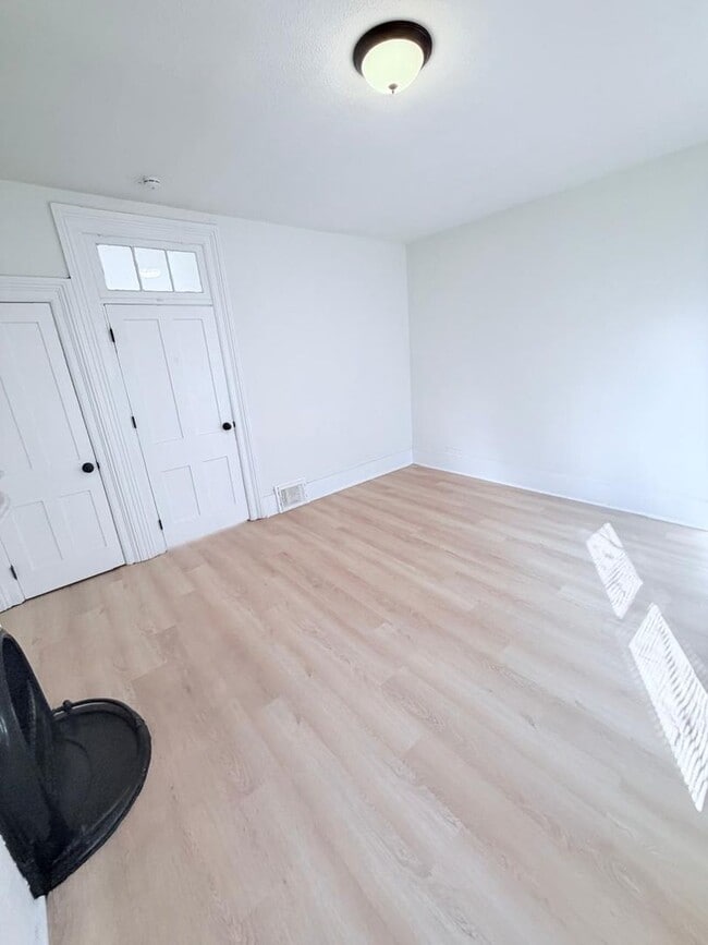 Building Photo - 2604 W 27th St