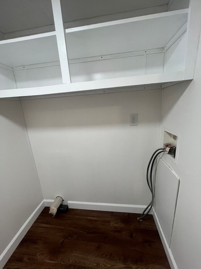 Building Photo - 193 Pearson St