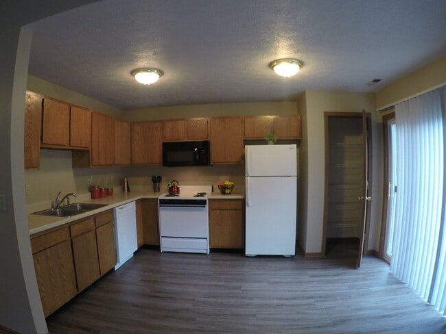 Kitchen - 2911-2915 Horizon Dr.