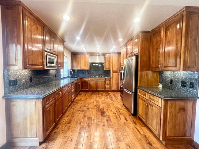 Building Photo - 1305 Manzano Way