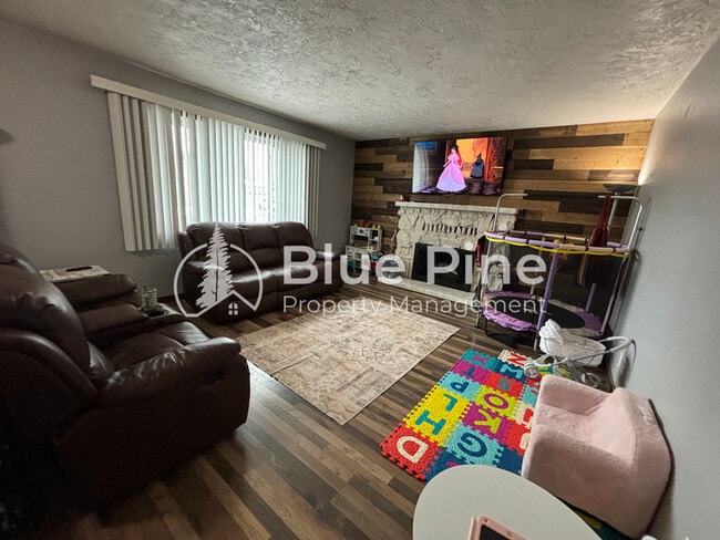 Building Photo - 2014 Tiffany Dr