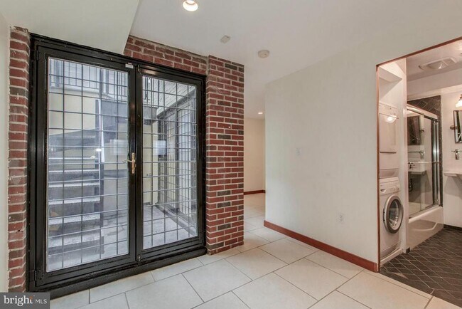 Building Photo - 1401 35th St NW