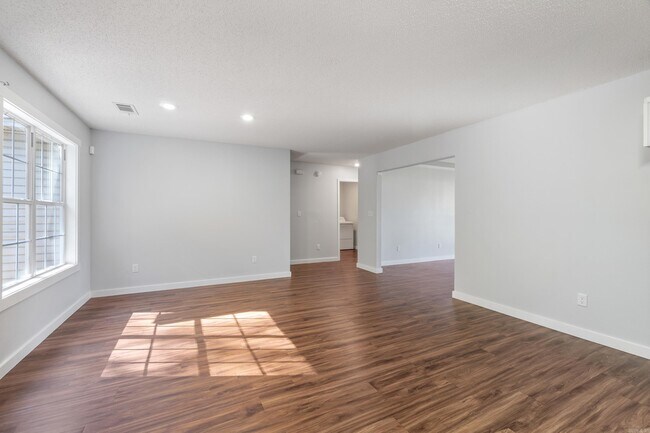 Building Photo - 337 Lamplighter Dr