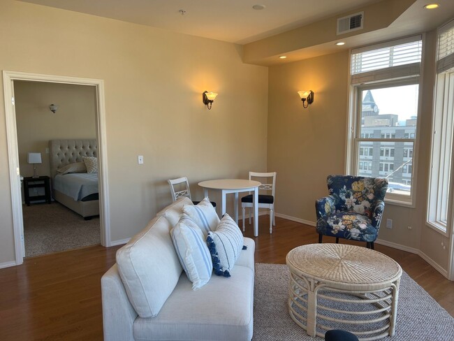 Building Photo - 2 Bed / 2 Bath Bay-View Condo for Rent in ...