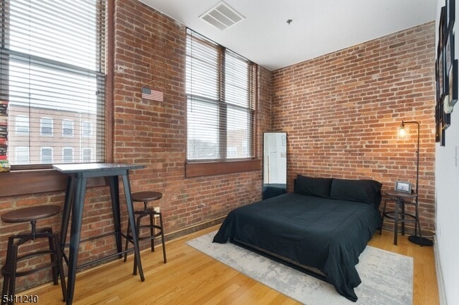 Building Photo - 240 Main St