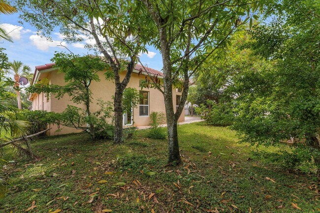 Building Photo - 7140 Pinecreek Way